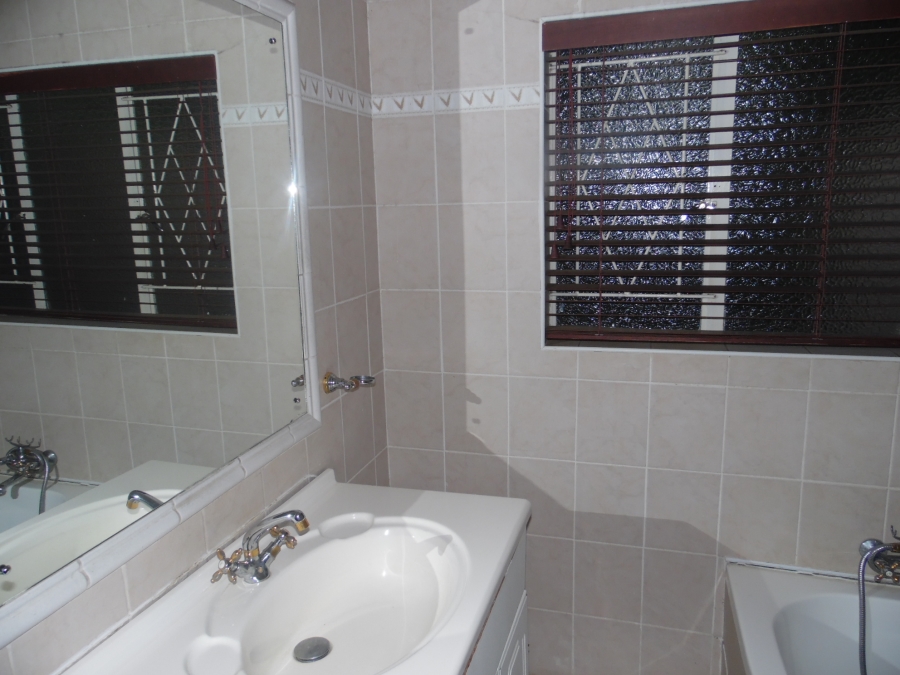 6 Bedroom Property for Sale in Jim Fouchepark Free State